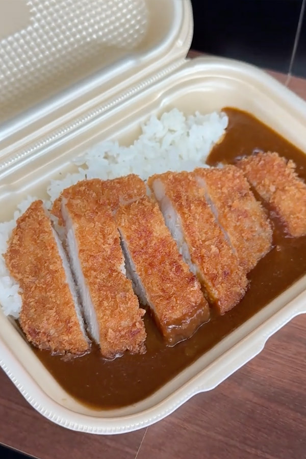 ガッツリ気分なあなたに……今日はカツカレーで優勝