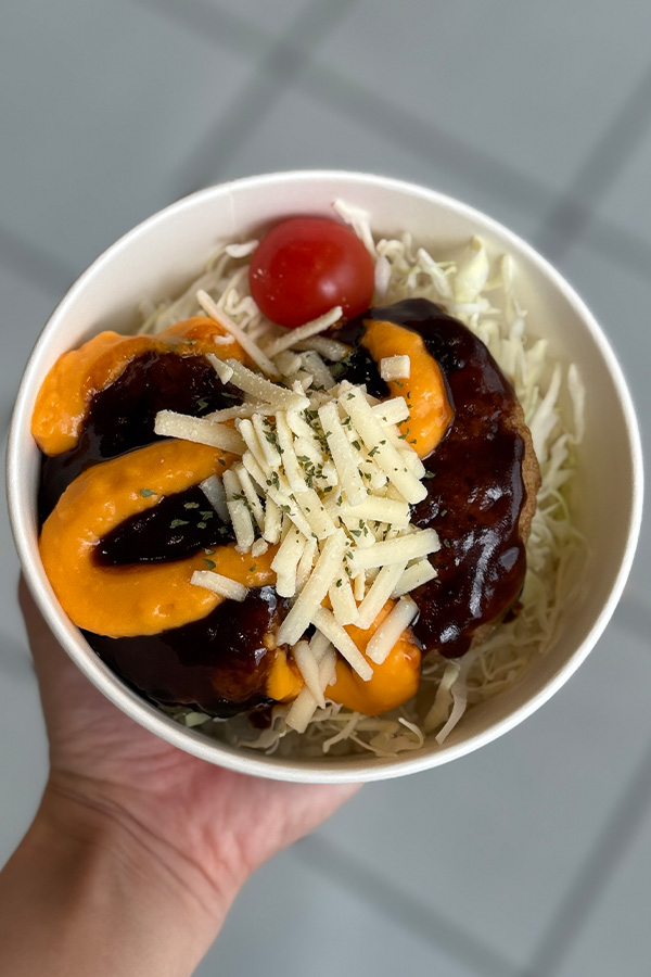 ボリューム満点！ガッツリ行きたいときはチーズハンバーグ丼で決まり！