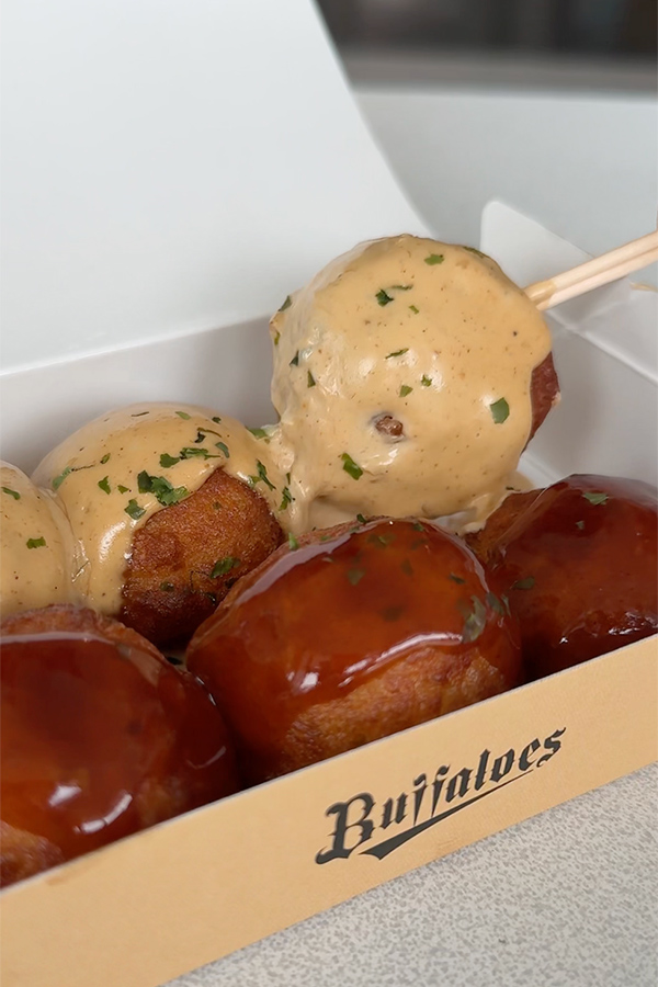 どろソース×カレーソース！たこ焼きを2種類の味で♪