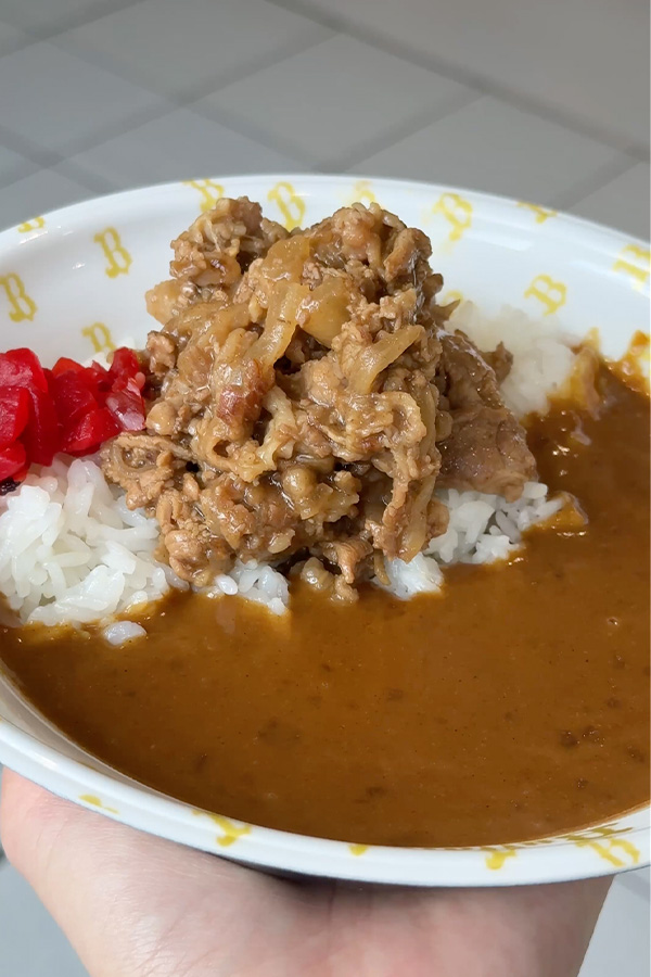 “牛”にこだわった名物ビーフカレー