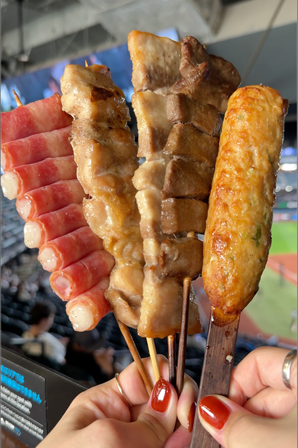 エスコンフィールドでメガサイズの焼き鳥にかぶりつこう！