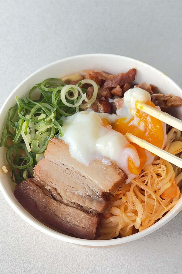タレが癖になる……！具材もたっぷりの沖縄焼きそば