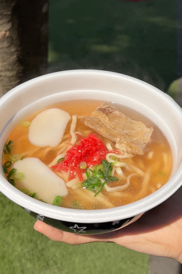 沖縄の味を球場で！本格派ソーキそば