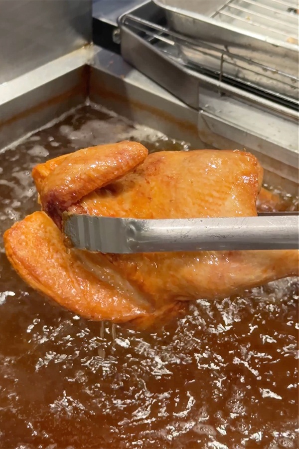 柔らかジューシー！若鶏半身揚げ